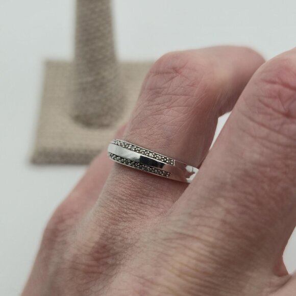 Size 7.25 Sterling Silver Small Diamonds Simple Band Ring A4382 - Picture 5 of 9